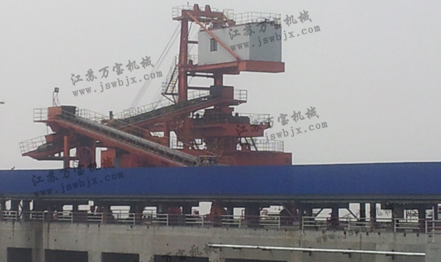順岸皮帶機與裝船機尾車連接 順岸皮帶機與裝船機尾車連接